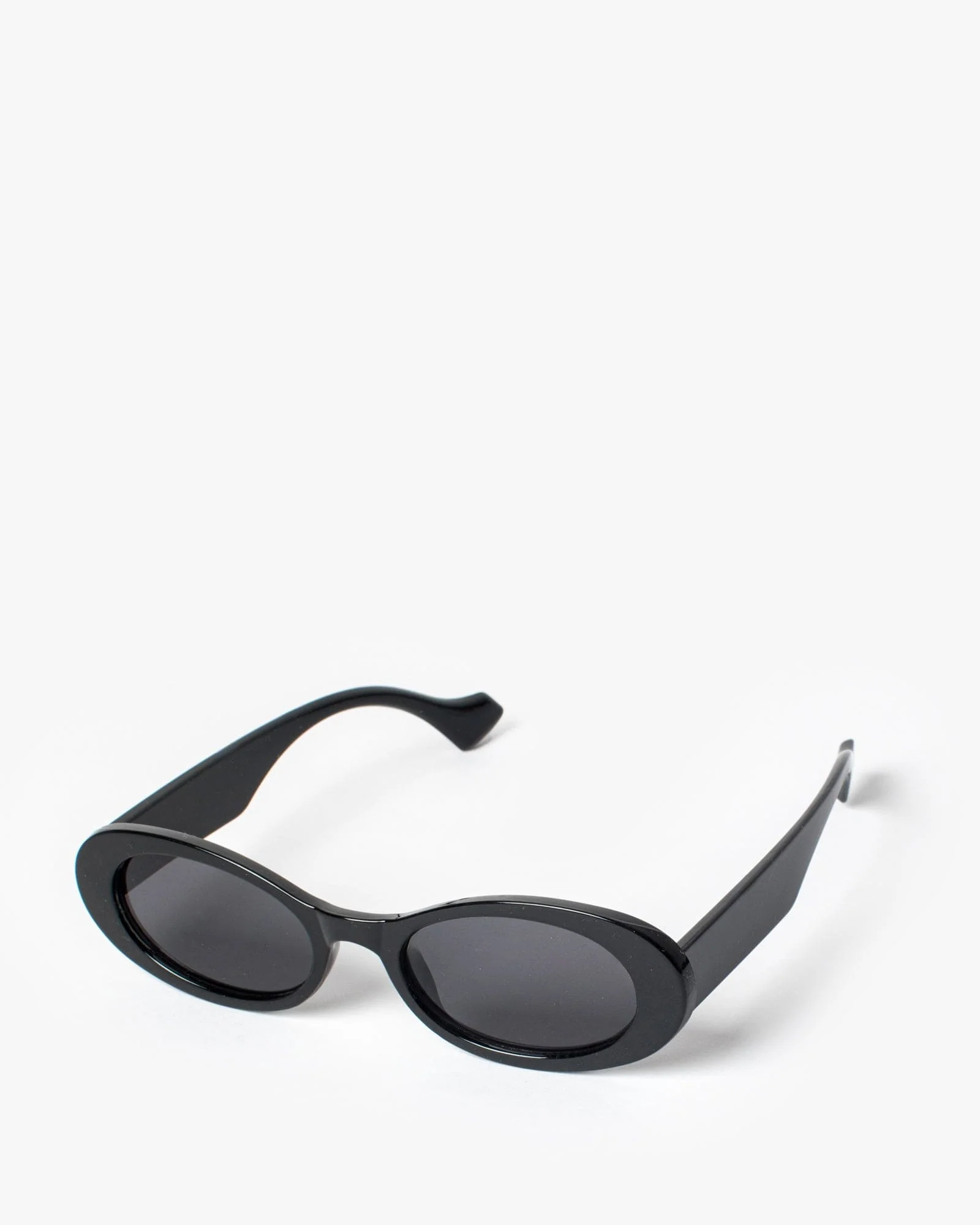 Black Oval Plain Sunglasses - Image 2