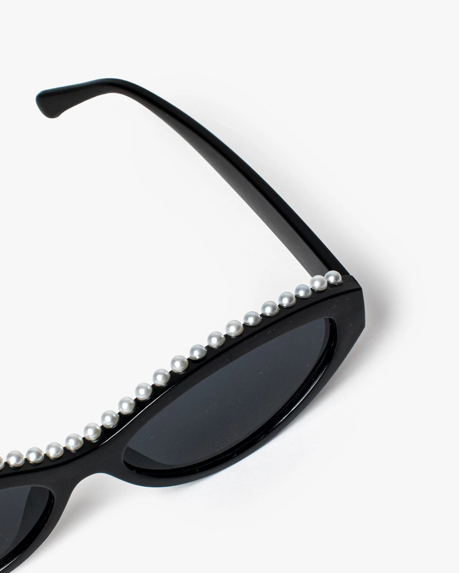 Black Pearl Embellished Rounded Sunglasses - Image 4