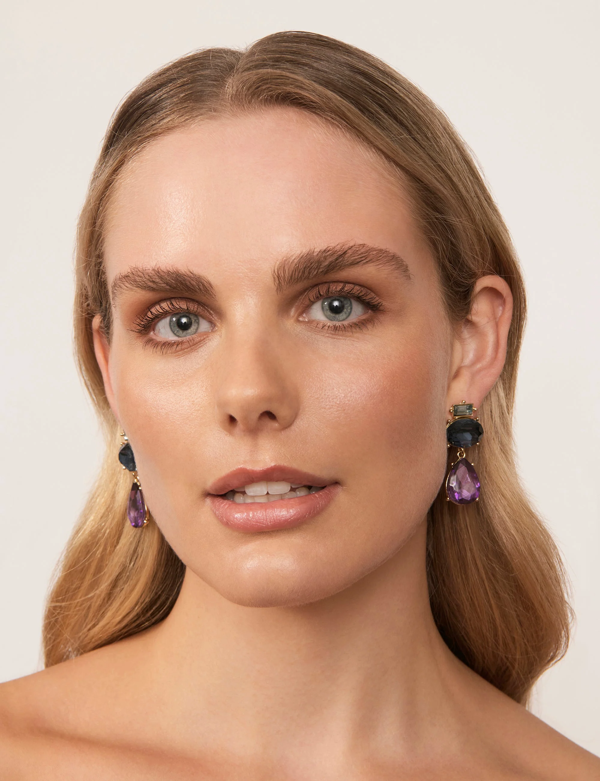 ROMANCE DROP EARRING - Image 2