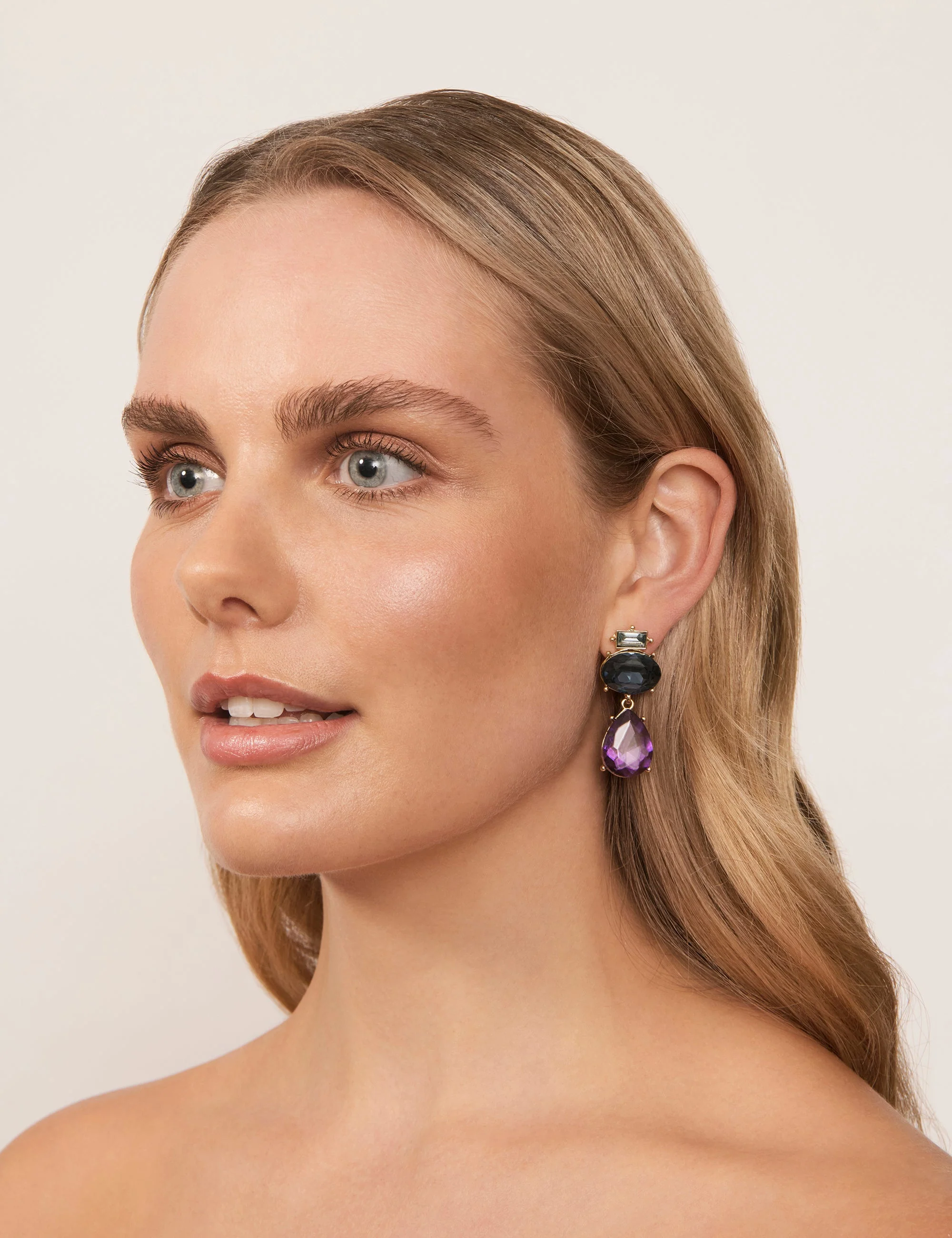 ROMANCE DROP EARRING - Image 5