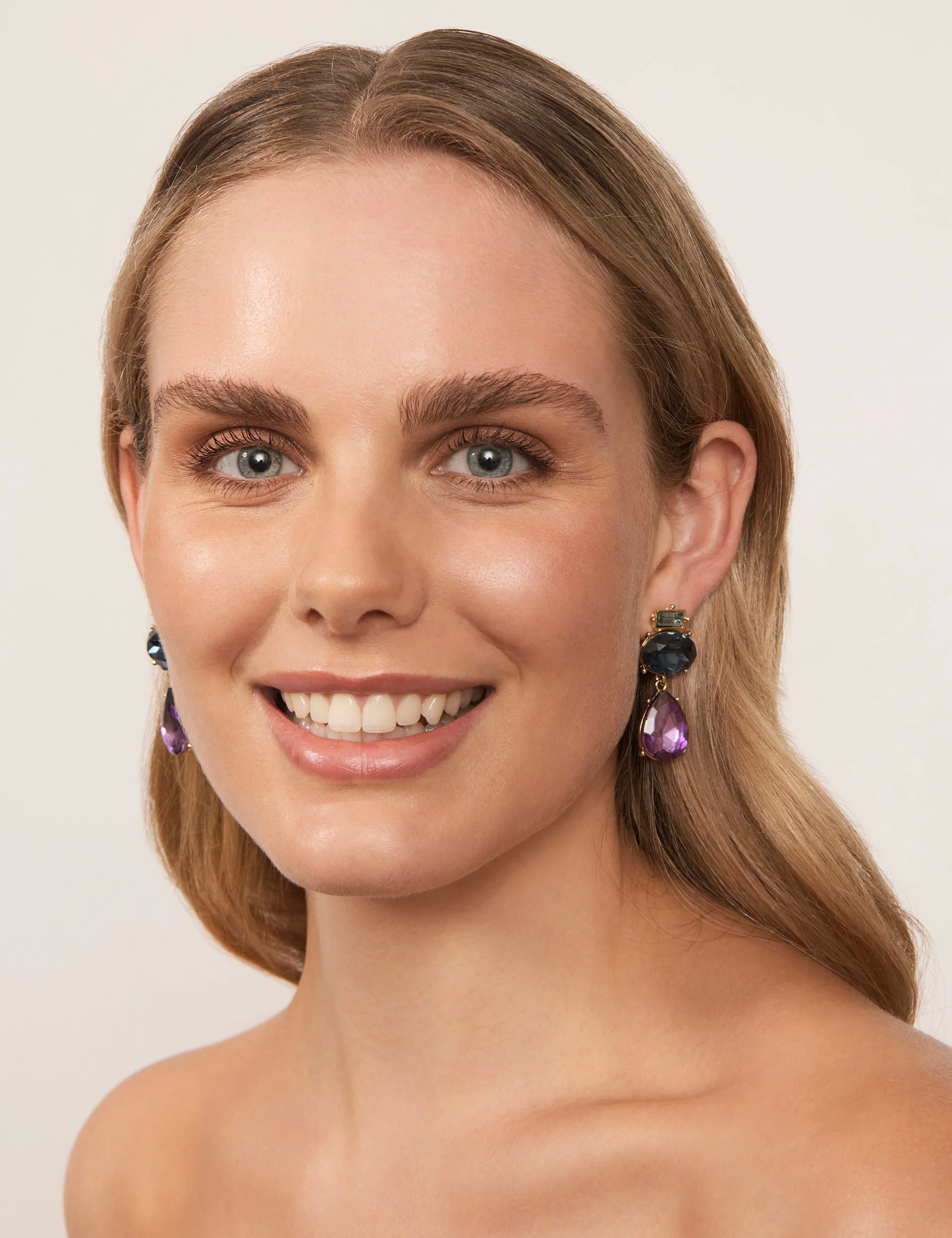 ROMANCE DROP EARRING - Image 6