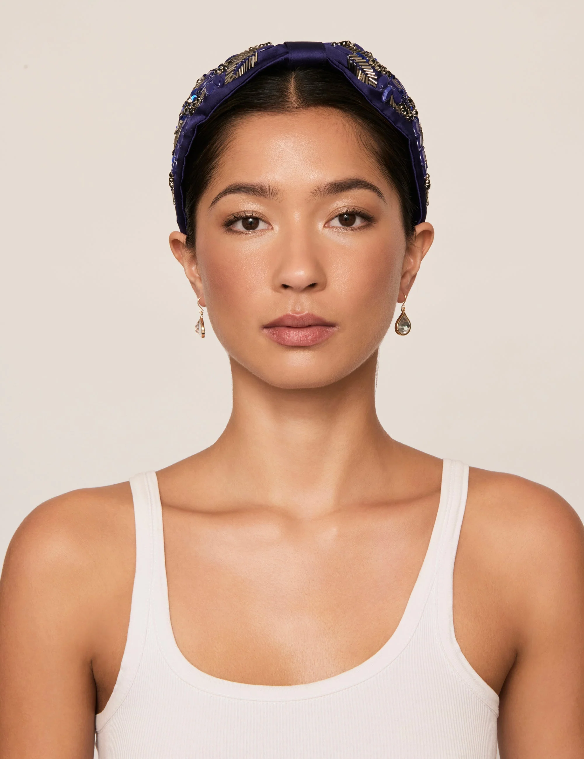 SATIN FEATHER SOFT FORM HEADBAND - Image 4