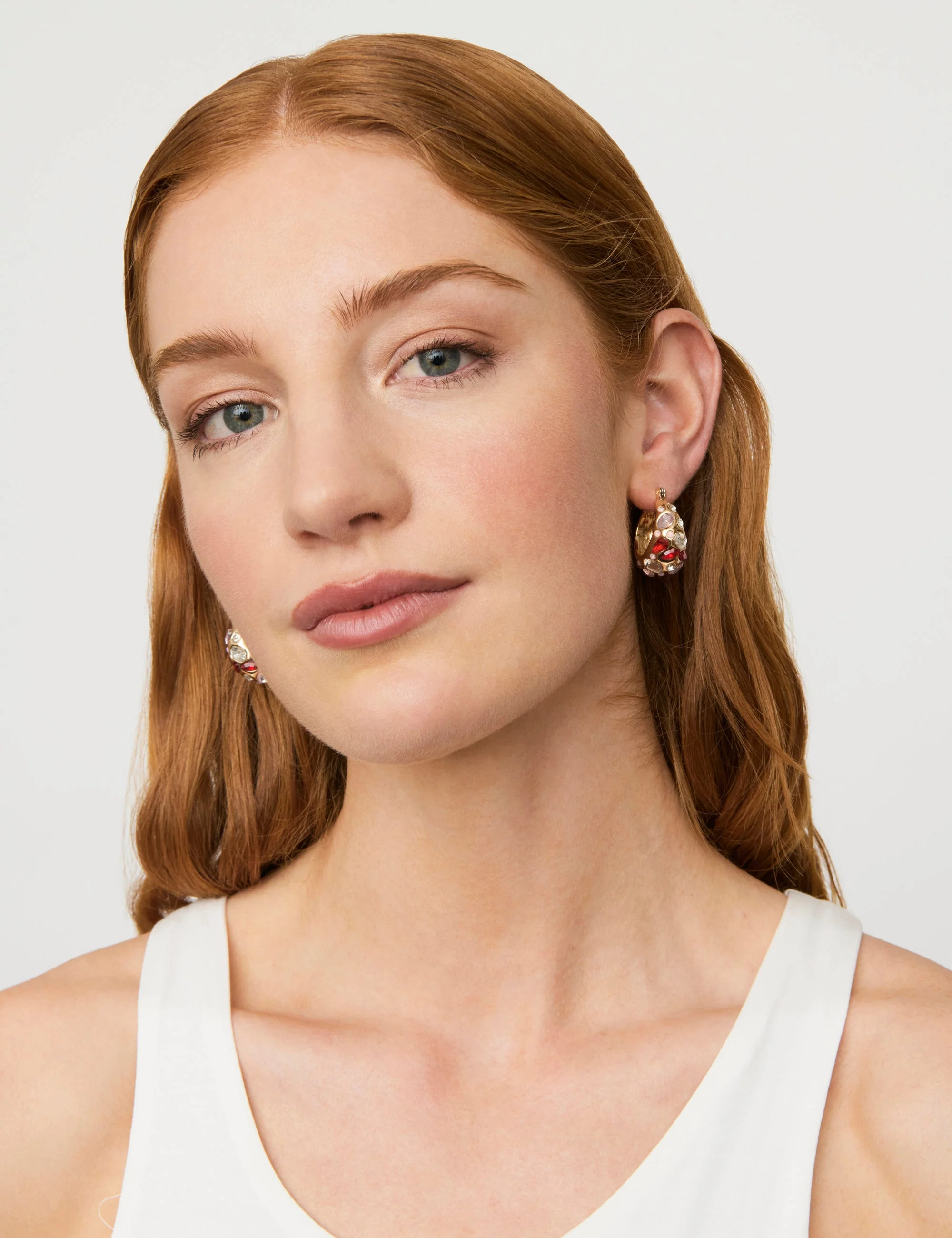 SCARLET CRYSTAL HOOP EARRING - Image 5