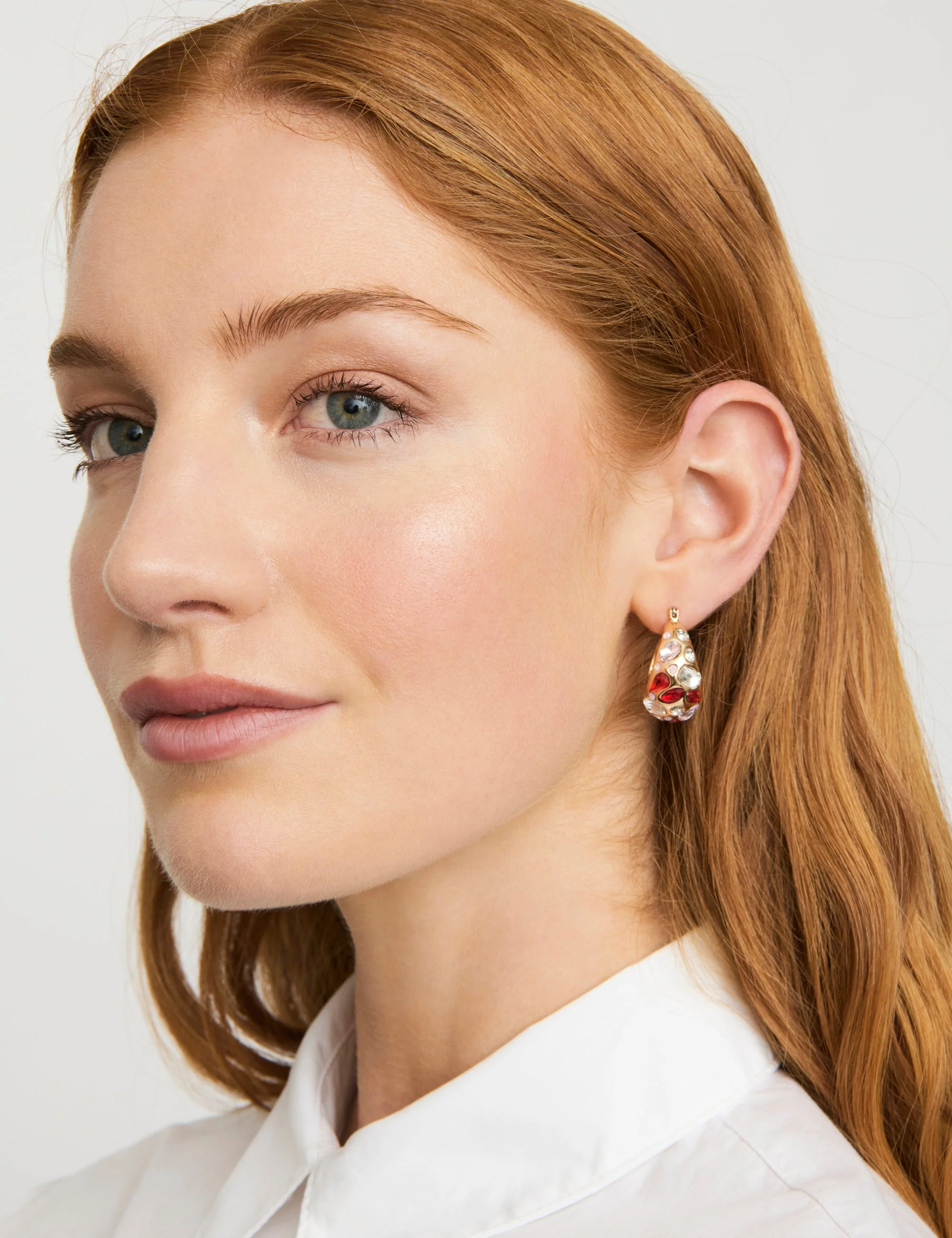 SCARLET CRYSTAL HOOP EARRING - Image 6
