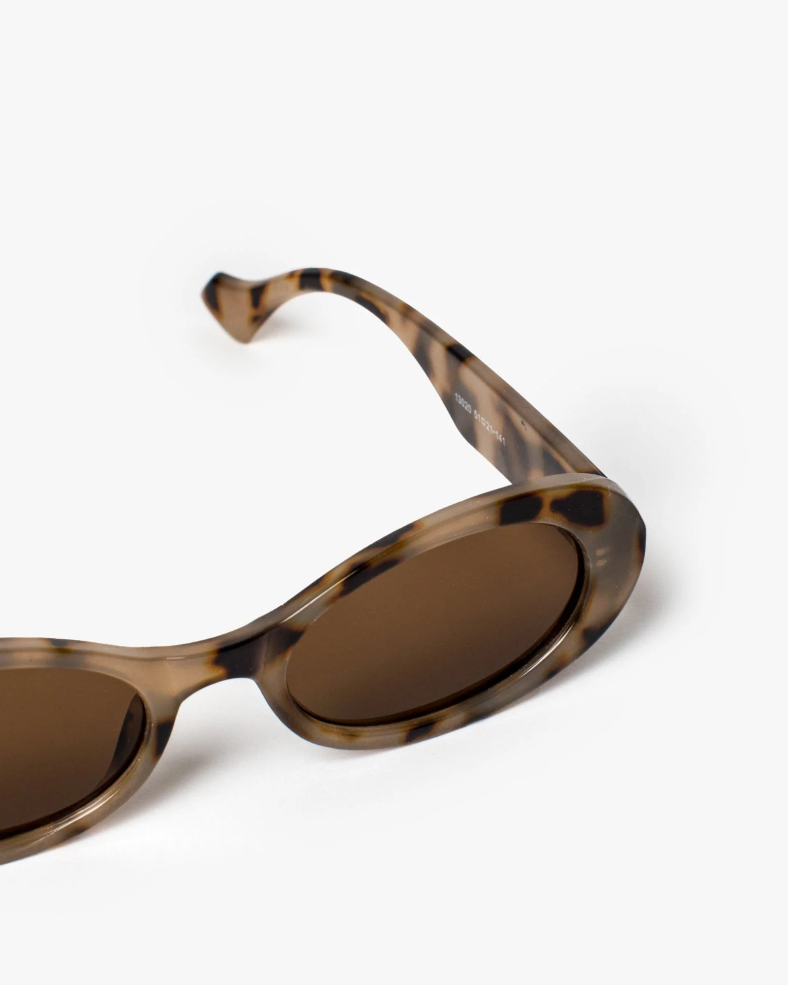 Tortoiseshell Oval Plain Sunglasses - Image 4